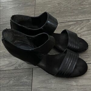 AEROSOLES Black Wedge Sandals